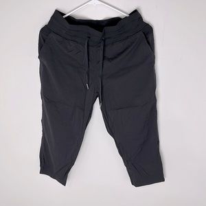 LuluLemon size 8 capri lenth pants